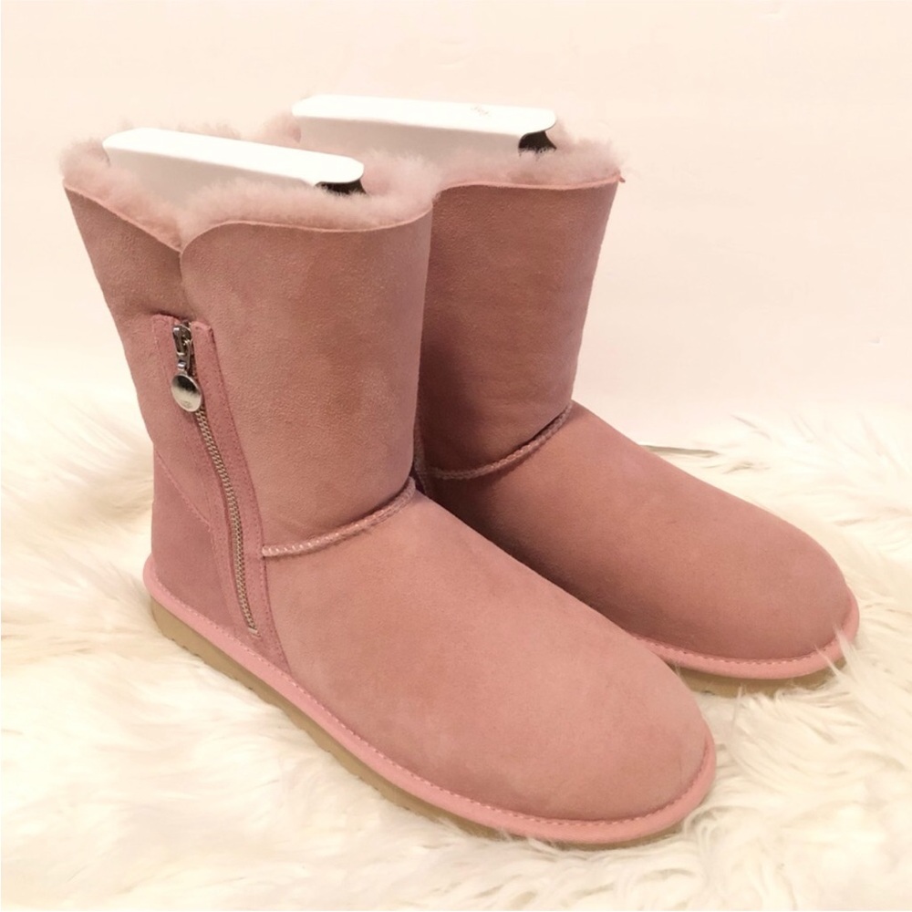 New UGG Bailey Zip Short Boots Shell Seashell Pink - Picture 2 of 9